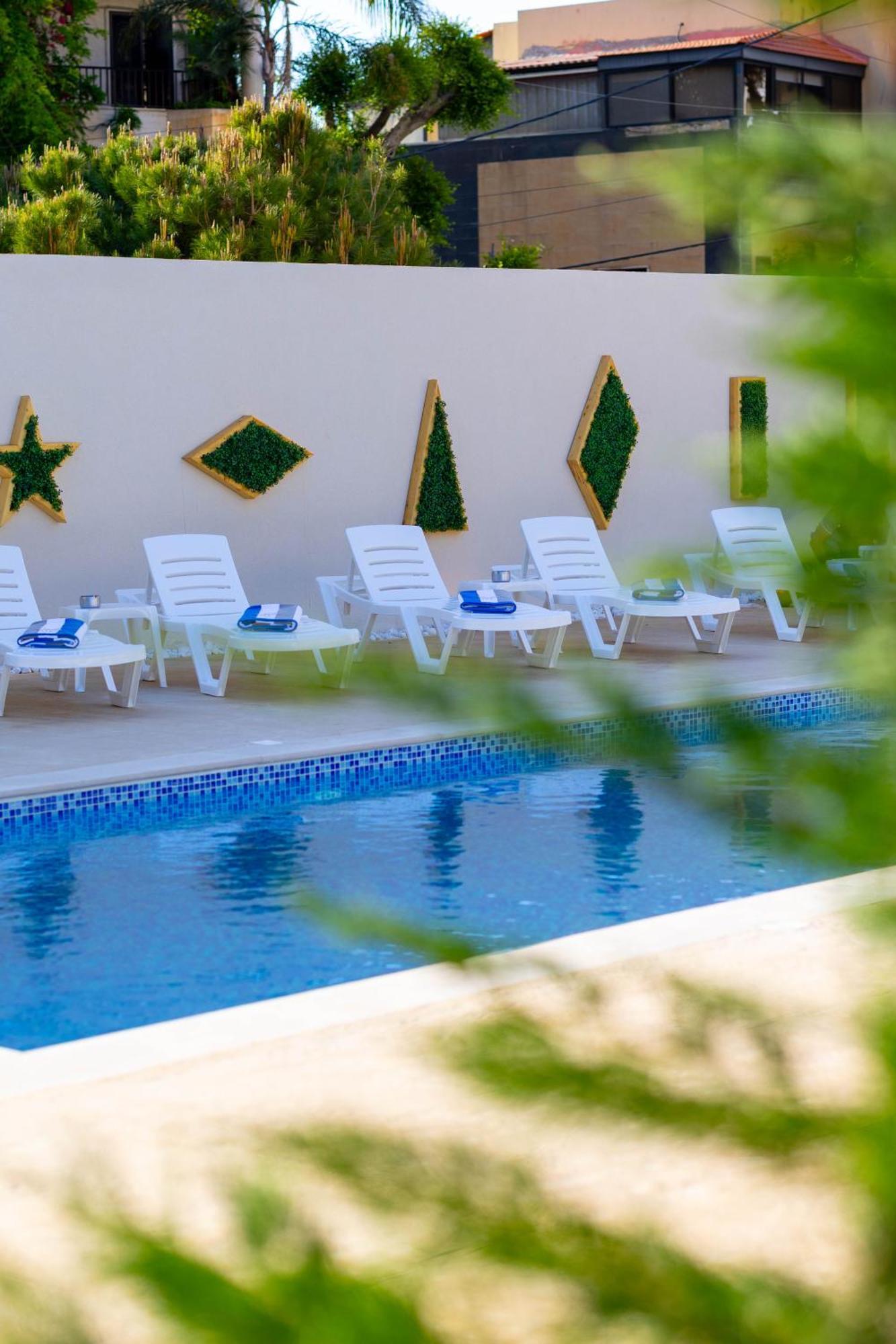 Mateus Hotel & Pool Jounieh Esterno foto