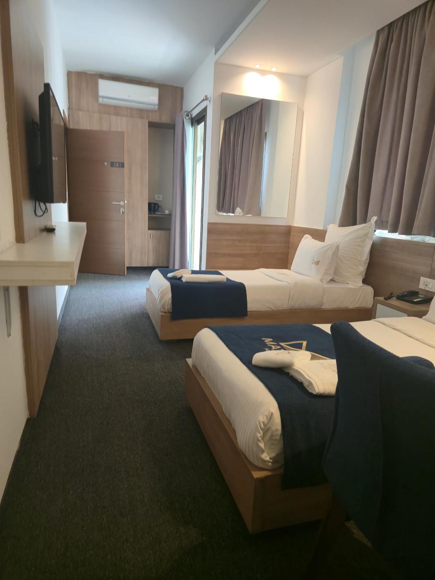 Mateus Hotel & Pool Jounieh Esterno foto